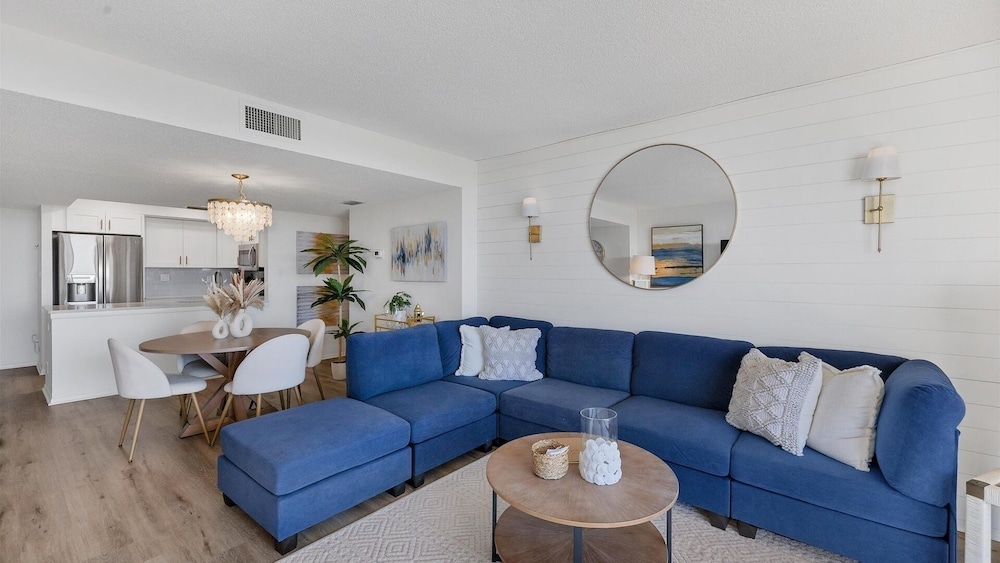 Anchorage Resort Siesta Key 2 Bedroom 6th Floor Condo Beach Access 2 Condo