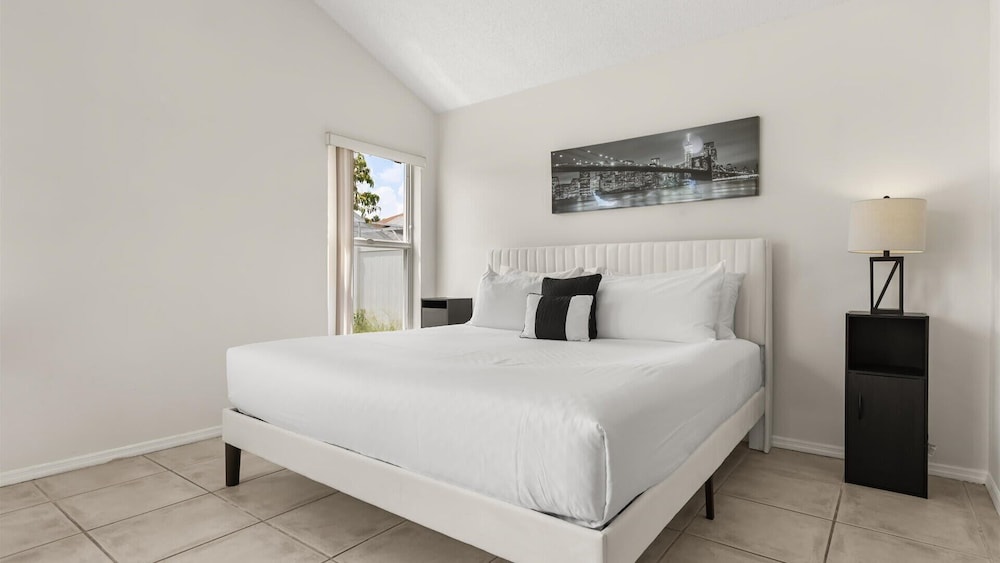 Upstay: Bright Family-friendly Retreat With Patio