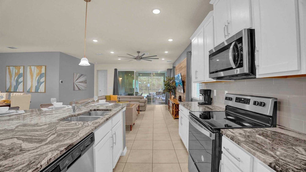 Upstay: Large Resort Home w Private Pool & Hot Tub