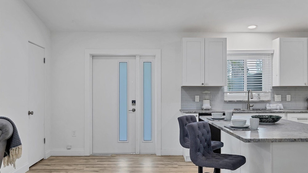 Downtown Sarasota Private Vacation Home - Minutes To Beaches, Beautiful Backyard, And Pet-friendly! 3 Bedroom Home