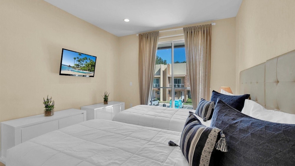Magic Village Resort 4 Bedroom townhome with Outdoor Kitchen 4 Townhouse