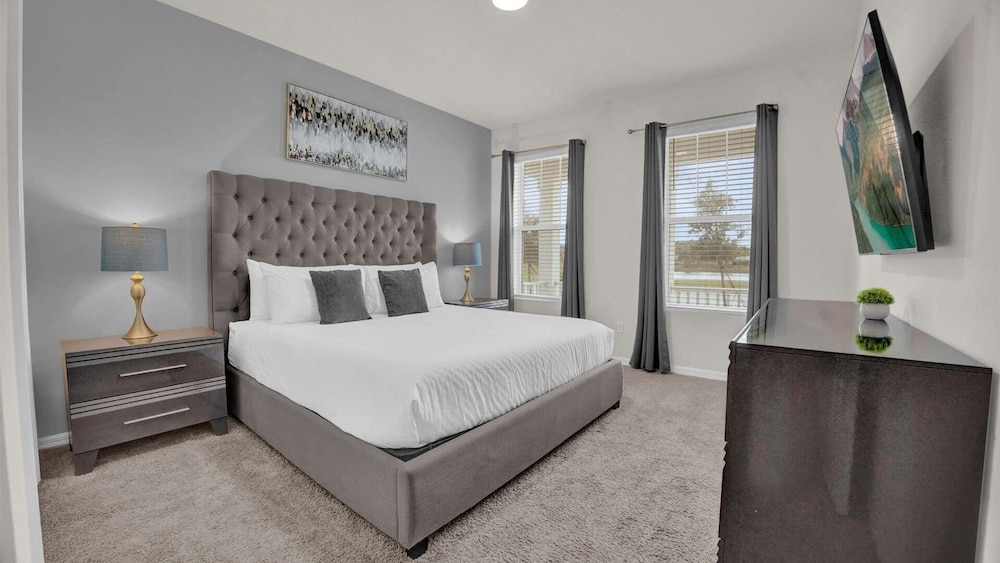 Upstay: Large Resort Home w Private Pool & Hot Tub
