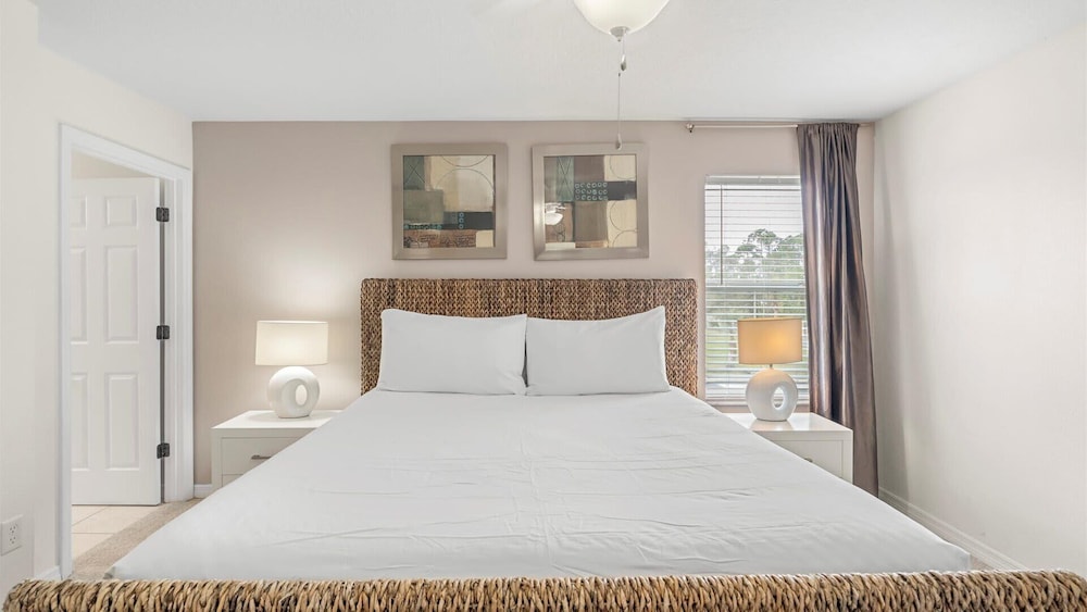 Spacious 4BR Family Townhouseprivate Pool & BBQ