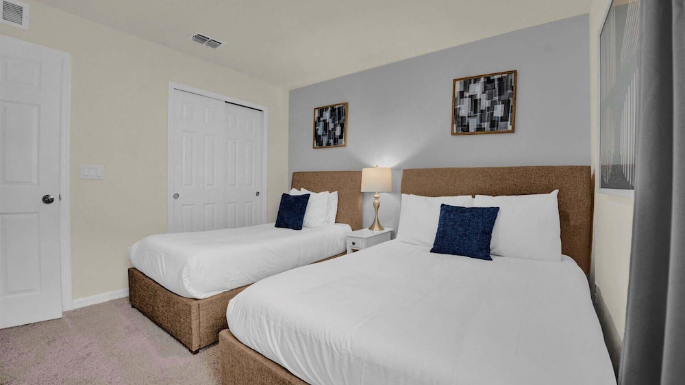 Upstay: Large Resort Home w Private Pool & Hot Tub
