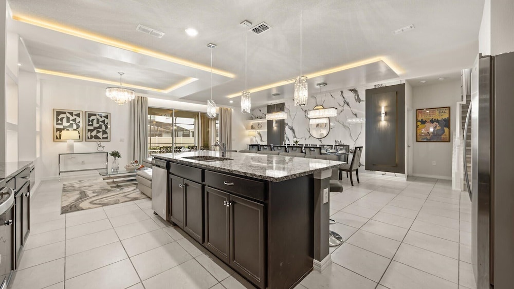 Exquisite 10br Luxury Villa Pool Hot Tub Arcade