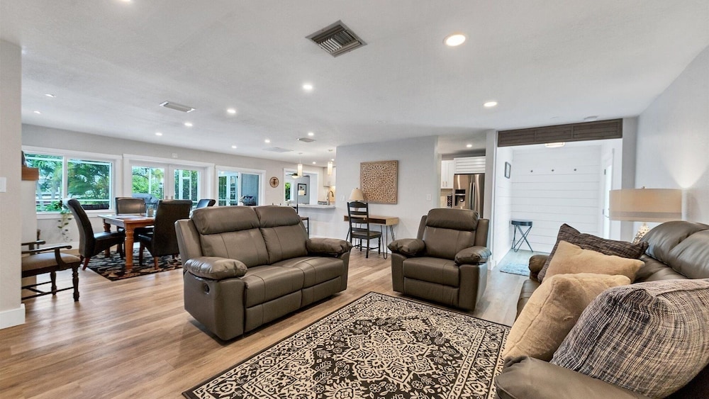 Punta Gorda Isles 3-Bedroom Private Pool Home on Canal with Dock 3 Home