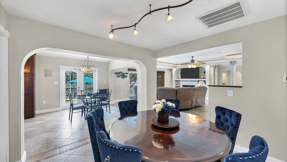 Family-friendly Waterfront 4br Pool Punta Gorda Isles 4 Bedroom Home