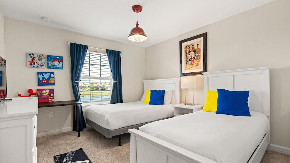 Upstay: Family-friendly 4BR Townhouse w Pool & BBQ