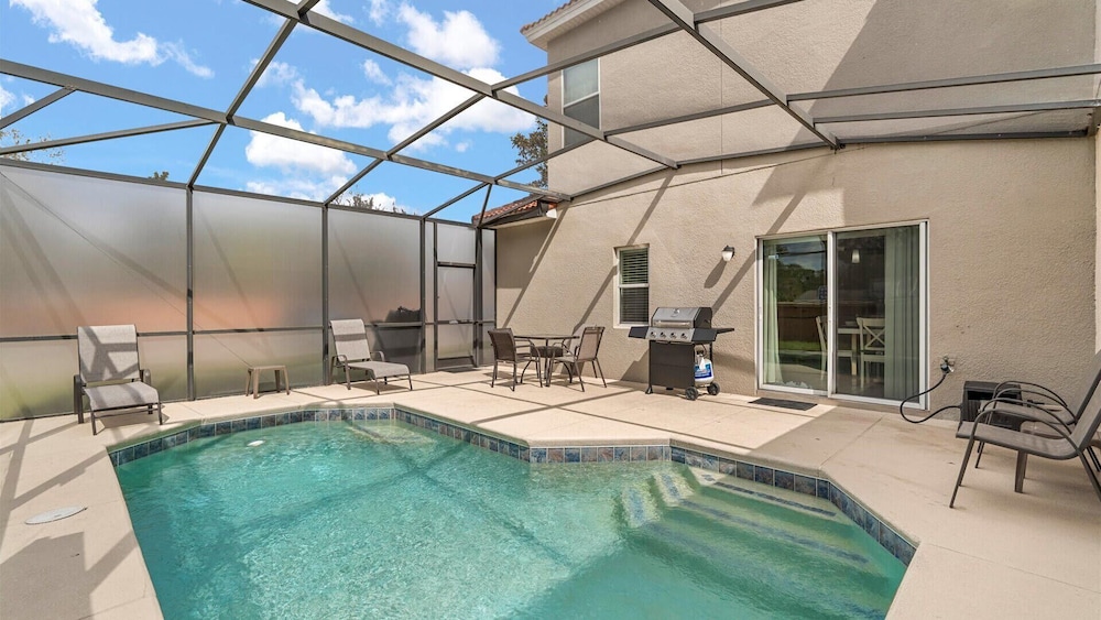 Spacious 4BR Family Townhouseprivate Pool & BBQ
