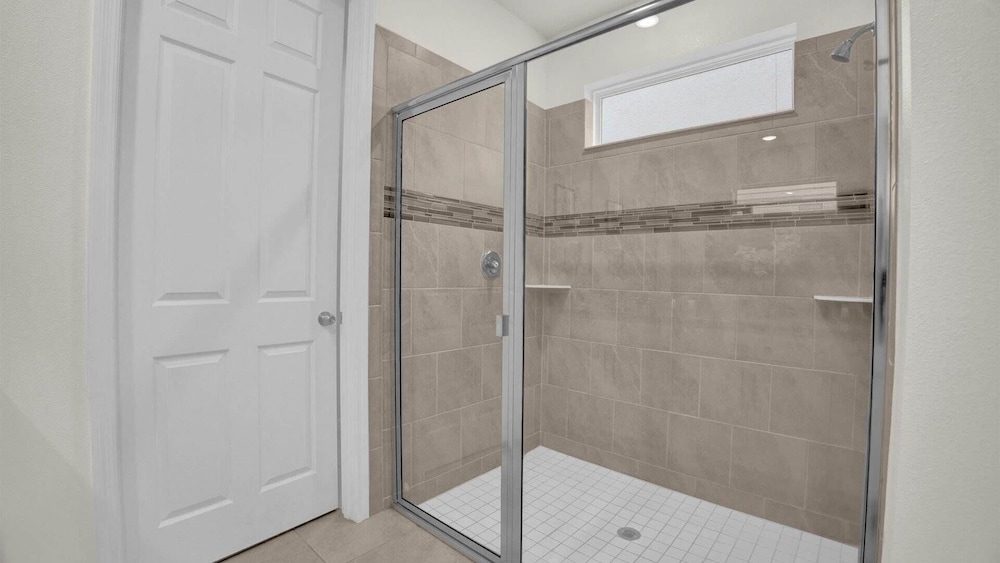 Upstay: Large Resort Home w Private Pool & Hot Tub