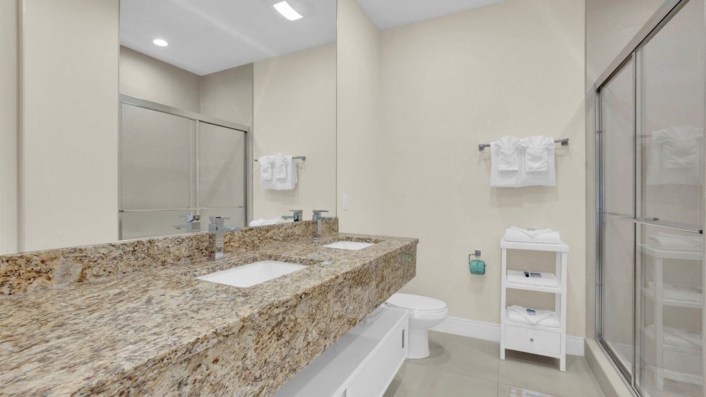 Magic Village Resort 4 Bedroom townhome with Outdoor Kitchen 4 Townhouse
