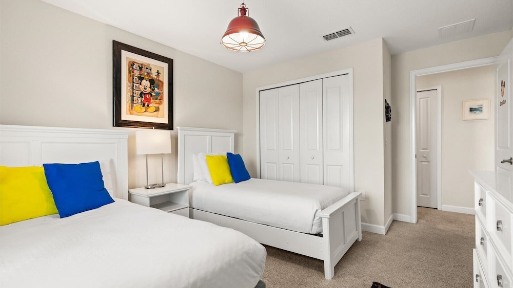 Upstay: Family-friendly 4BR Townhouse w Pool & BBQ