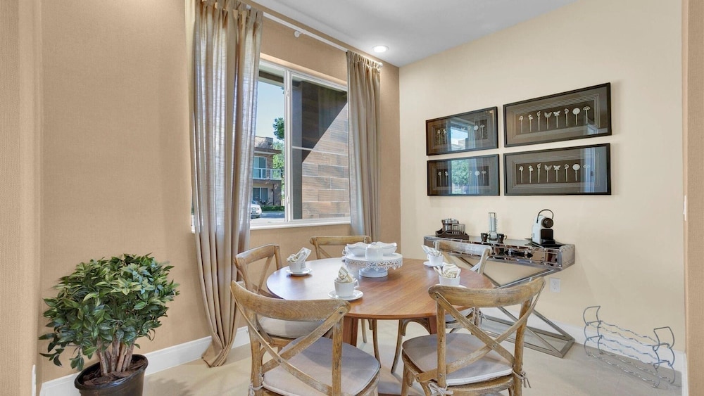 Magic Village Resort 4 Bedroom townhome with Outdoor Kitchen 4 Townhouse