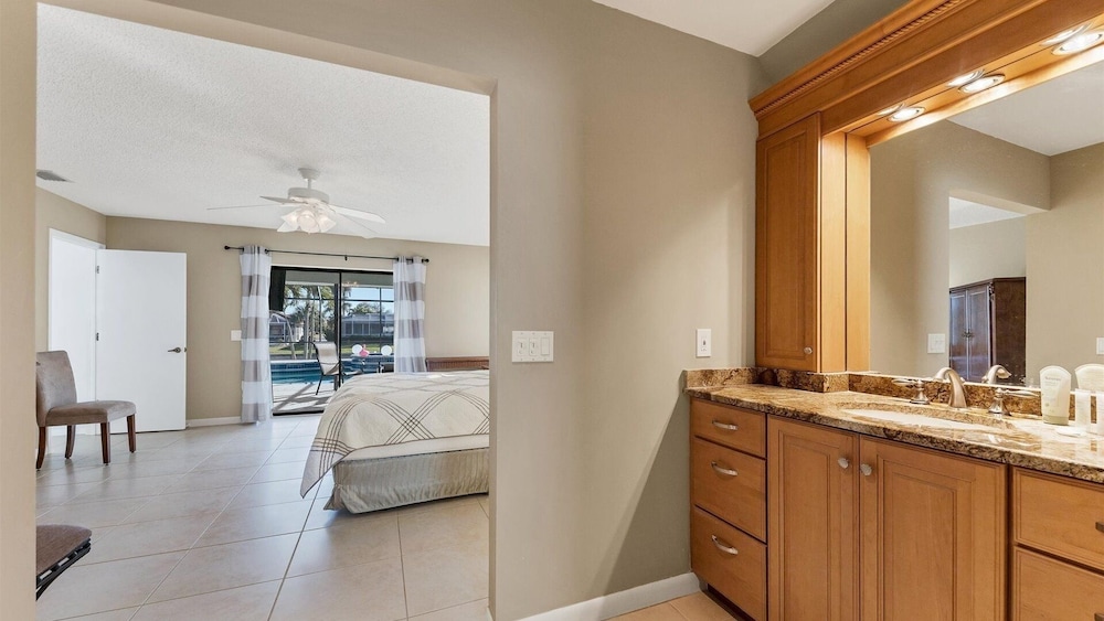 Punta Gorda Isles Private Pool/spa Home On Canal/ Bikes 3 Bedroom Home