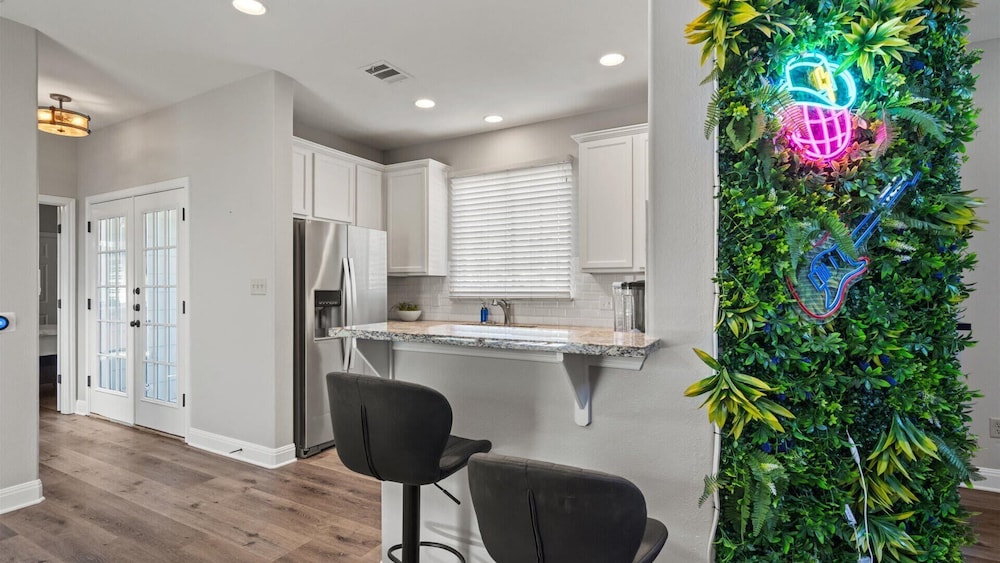 Upstay East Austin Retreat w Yard5min to Downtown