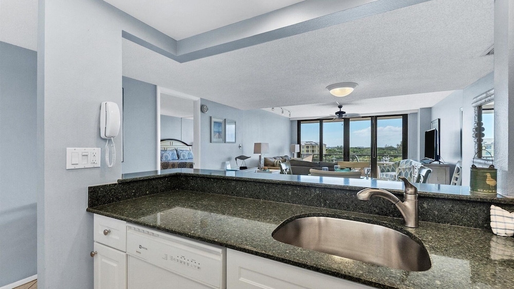 Anchorage Resort 7th Fl 2 Bedroom Condo with Beach Access 2 Condo