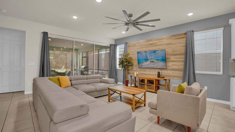 Upstay: Large Resort Home w Private Pool & Hot Tub