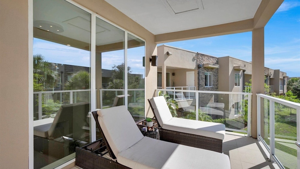 Magic Village Resort 4 Bedroom townhome with Outdoor Kitchen 4 Townhouse