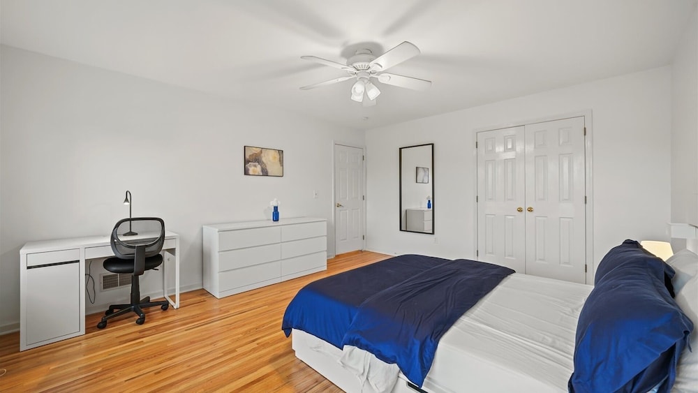 Enchanting Paradise With Pool & Hot Tub 4 Bedroom Home by RedAwning view 4