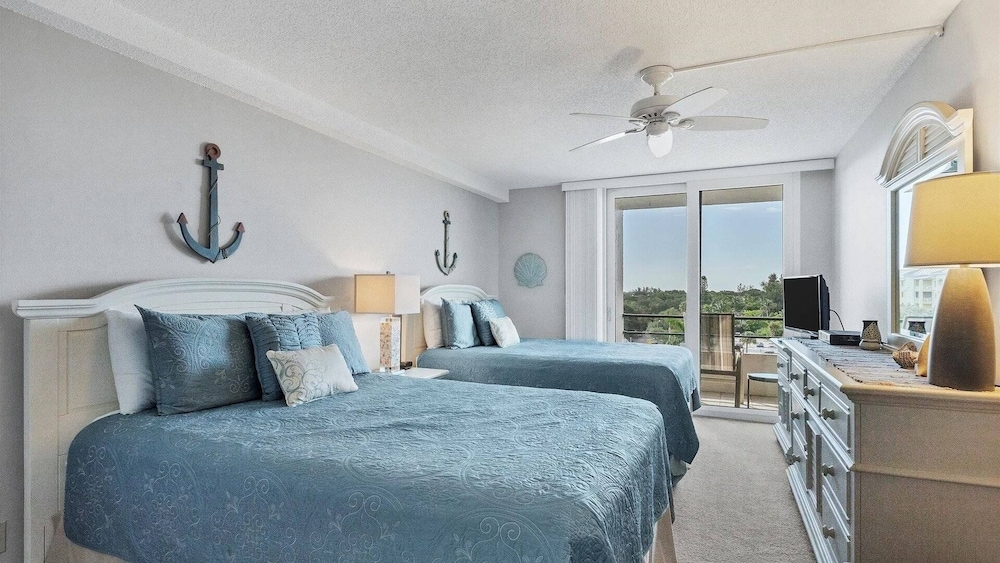 Anchorage Resort Siesta Key 6th Floor 2 bedroom Condo Beach Access 2 Condo