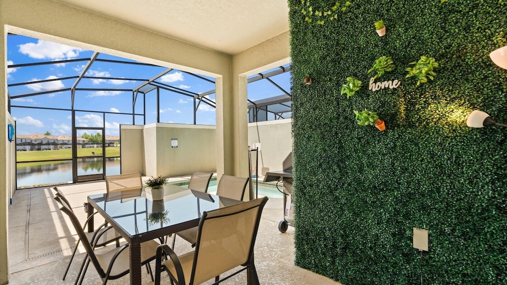 Upstay: Family-friendly 4BR Townhouse w Pool & BBQ