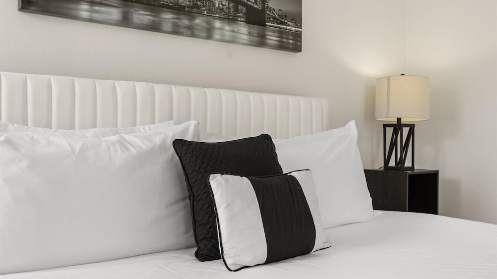 Upstay: Bright Family-friendly Retreat With Patio