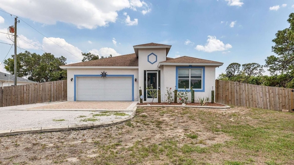 Close To Casey Key Nokomis Beach Pet Friendly Large Yard 3 Bedroom Home