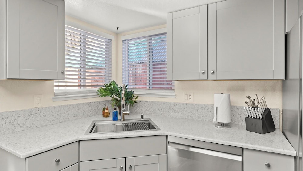 NEW Cityside Stay 3BR Retreat Near DT w Patio