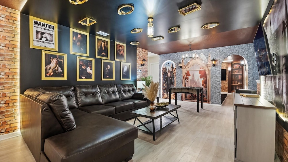 Exquisite 10br Luxury Villa Pool Hot Tub Arcade