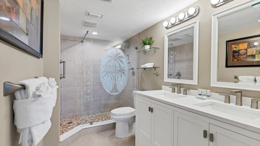Anchorage Resort 3 bedroom Luxury Condo w Balcony, Pool Table, Near Beach 3 Condo