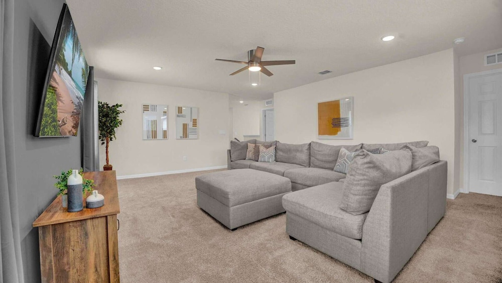 Upstay: Large Resort Home w Private Pool & Hot Tub