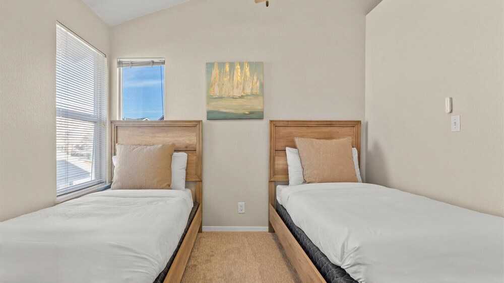 NEW Cityside Stay 3BR Retreat Near DT w Patio