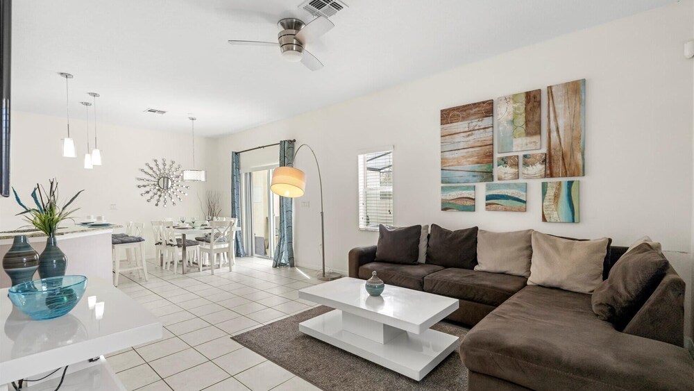 Spacious 4BR Family Townhouseprivate Pool & BBQ