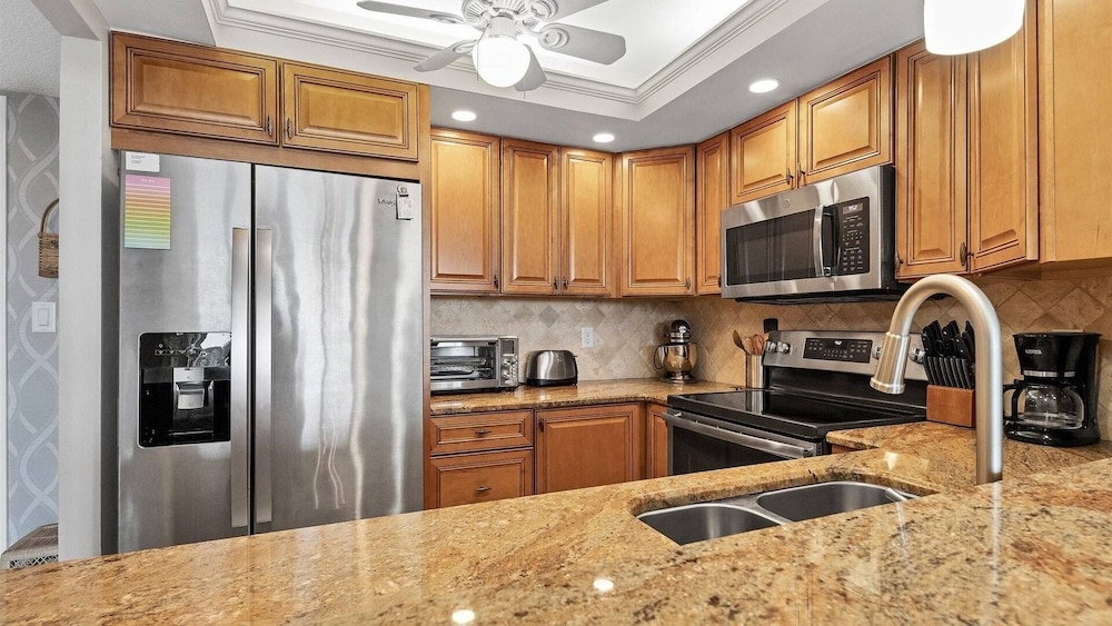 Anchorage Resort Siesta Key 6th Floor 2 bedroom Condo Beach Access 2 Condo