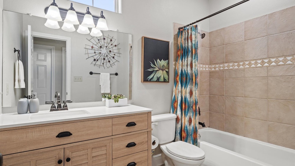 Upstay East Austin Retreat w Yard5min to Downtown