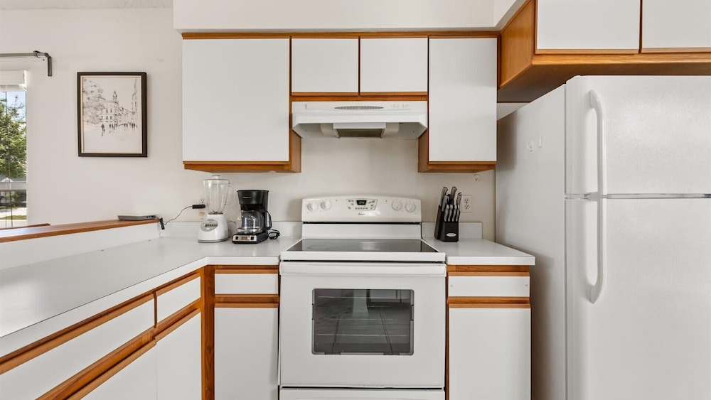 Upstay: Bright Family-friendly Retreat With Patio