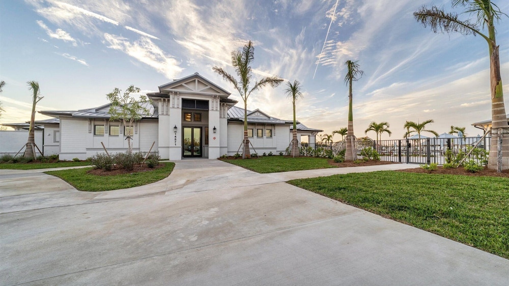 Punta Gorda Vacations - 14151 Heritage Landing Blvd - Property Image 3
