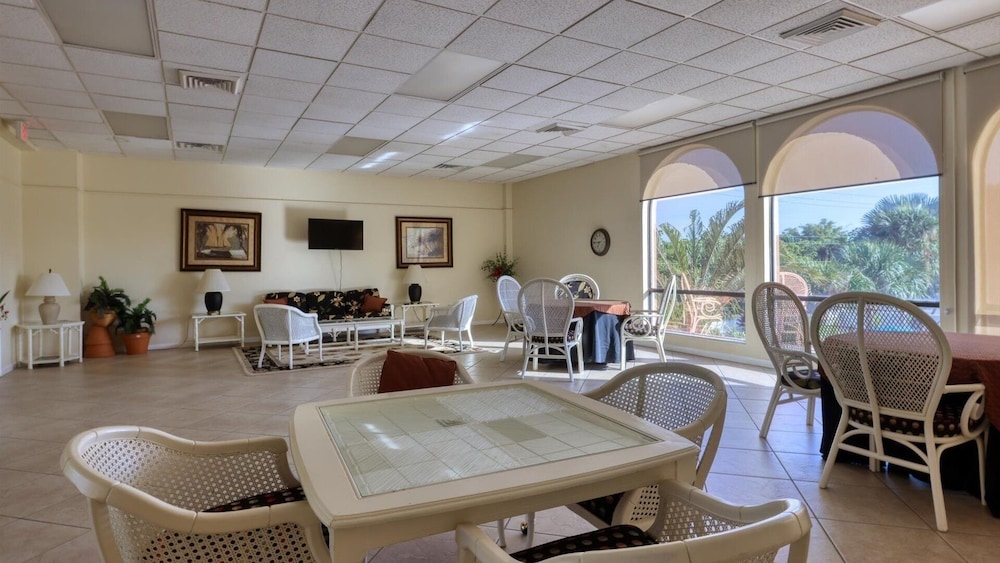 Quiet Condo Near Downtown Punta Gorda 2 Bedroom Condo
