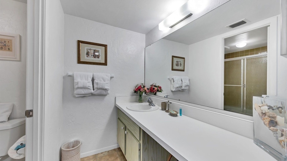 Anchorage Resort 6th Floor 2 bedroom Condo on Siesta Key 2 Condo