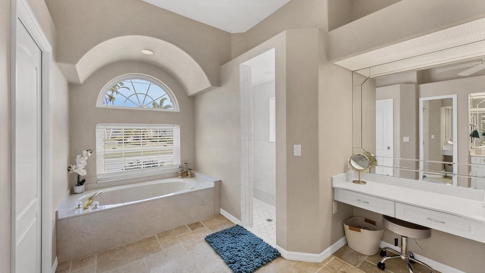 Waterfront Punta Gorda Isles 3 Bedroom pool hot tub, dock, bikes office 3 Home