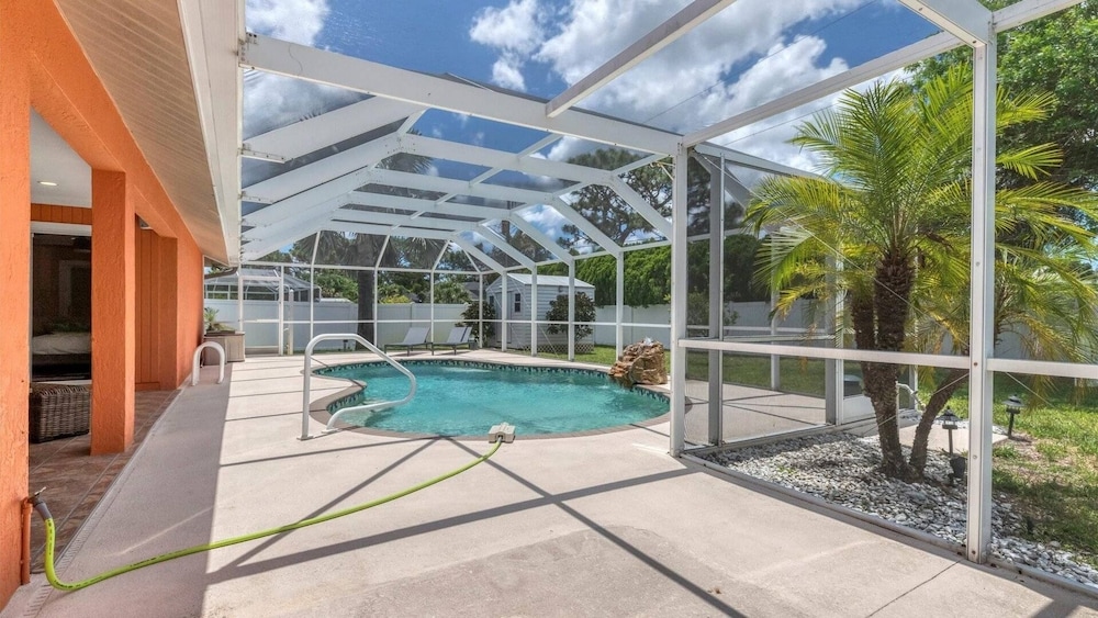 Sunset Oasis Englewood 2 Bedroom Private Pool Home Fully Fenced Yard- Dog friendly 2 Home