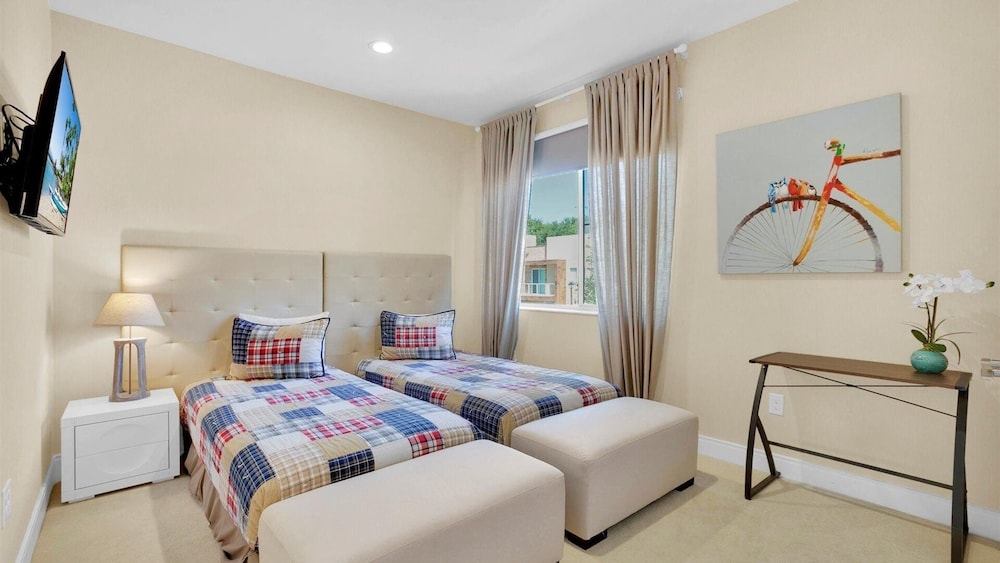 Magic Village Resort 4 Bedroom townhome with Outdoor Kitchen 4 Townhouse