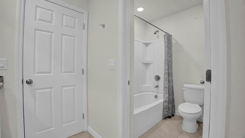 Upstay: Large Resort Home w Private Pool & Hot Tub