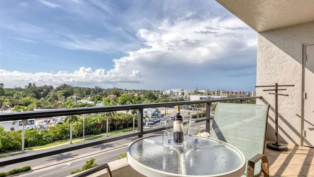 Anchorage Resort 7th Fl 2 Bedroom Condo with Beach Access 2 Condo
