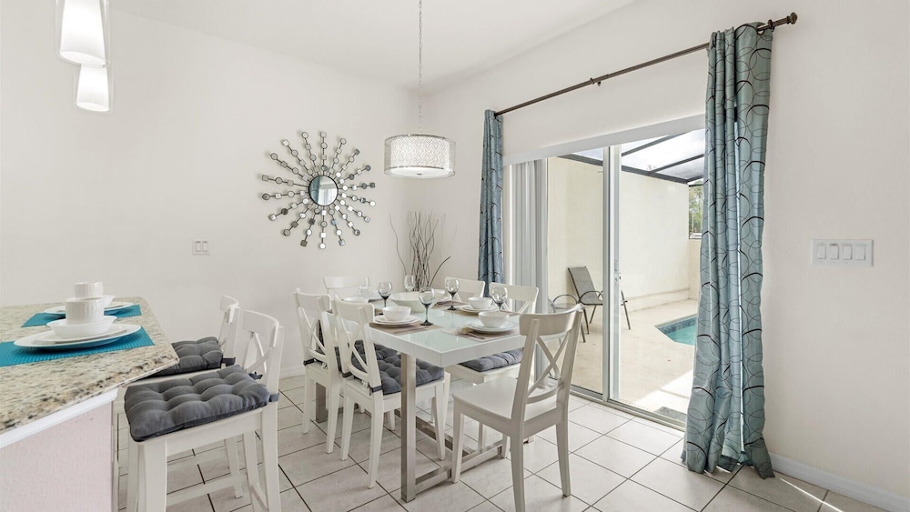 Spacious 4BR Family Townhouseprivate Pool & BBQ