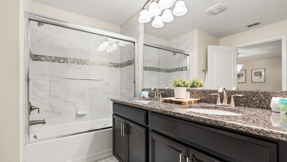Upstay: Family-friendly 4BR Townhouse w Pool & BBQ