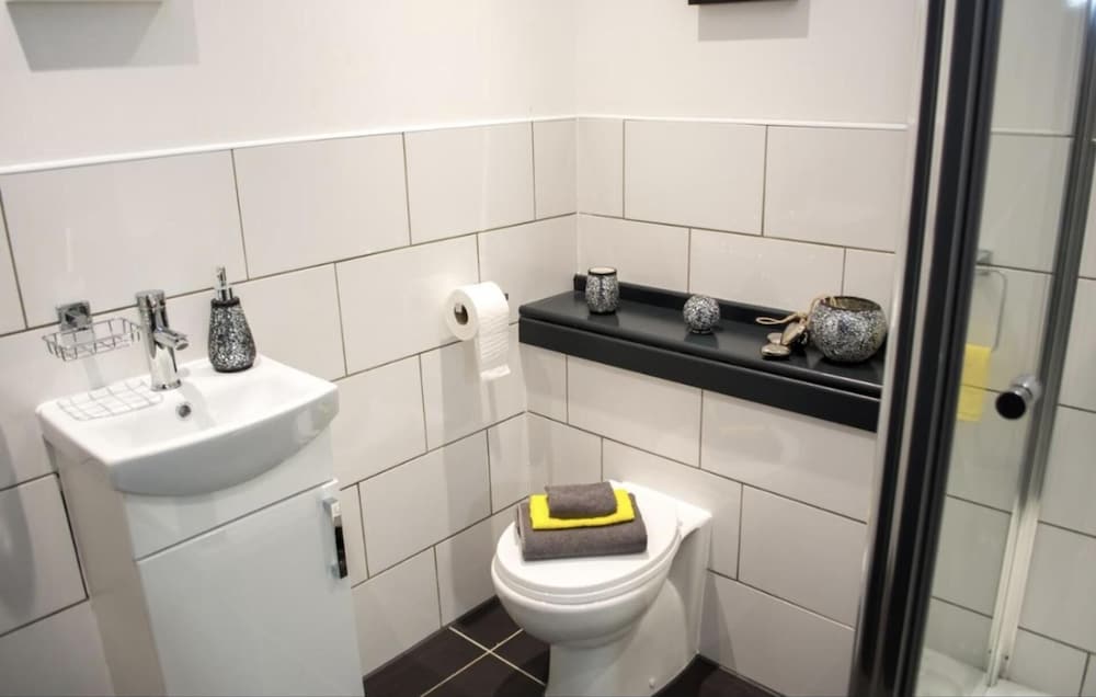 Nottingham Citycentre-studio-free Parking-wifi view 5