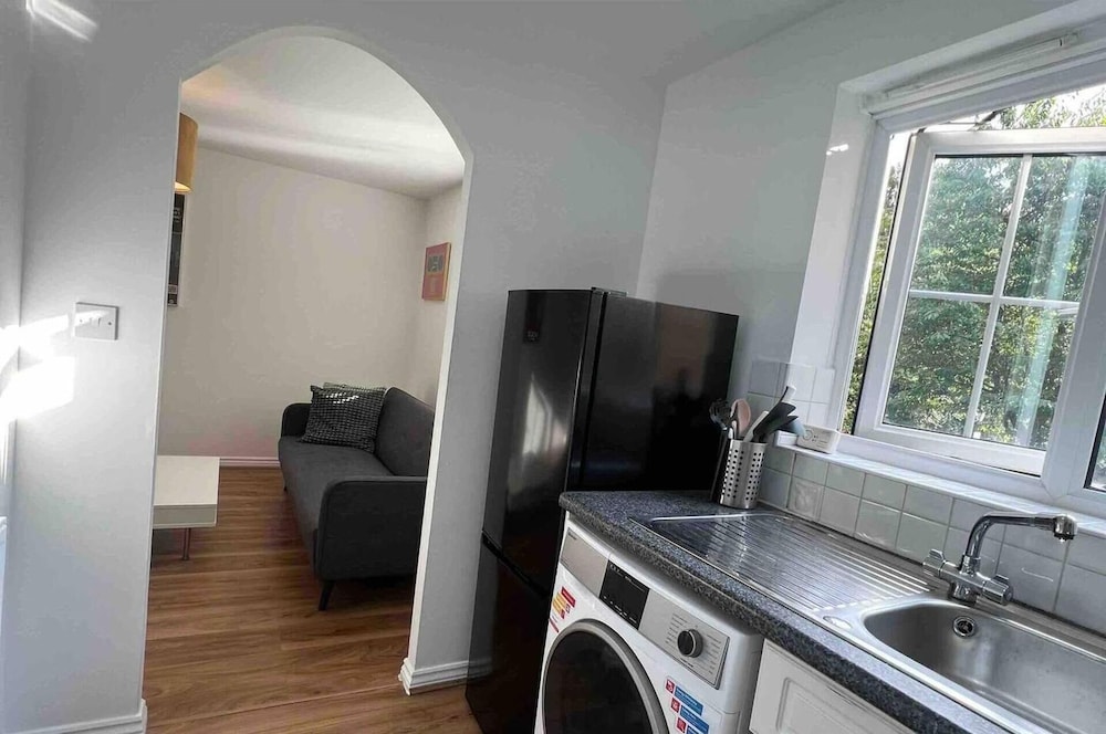 1-bed Apartment in Greater London Next to Station view 5
