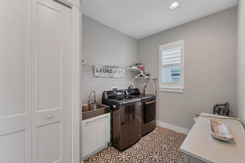 South Gulf Cove 3 Bedroom Pool + Spa on Canal Private Home 3 Home