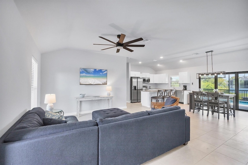 Punta Gorda 4-Bedroom Private Pool Home on Canal 4 Home